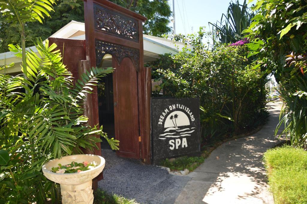 First Landing Beach Resort & Villas Lautoka Exterior foto